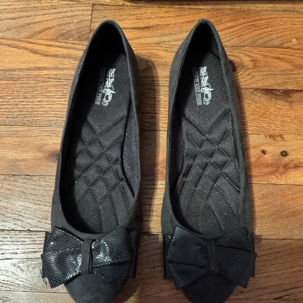 Coach and Four Black Bow Flats